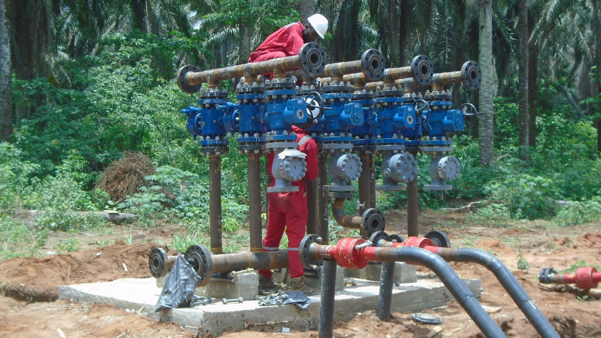 Ifmira crew installing an oil manifold